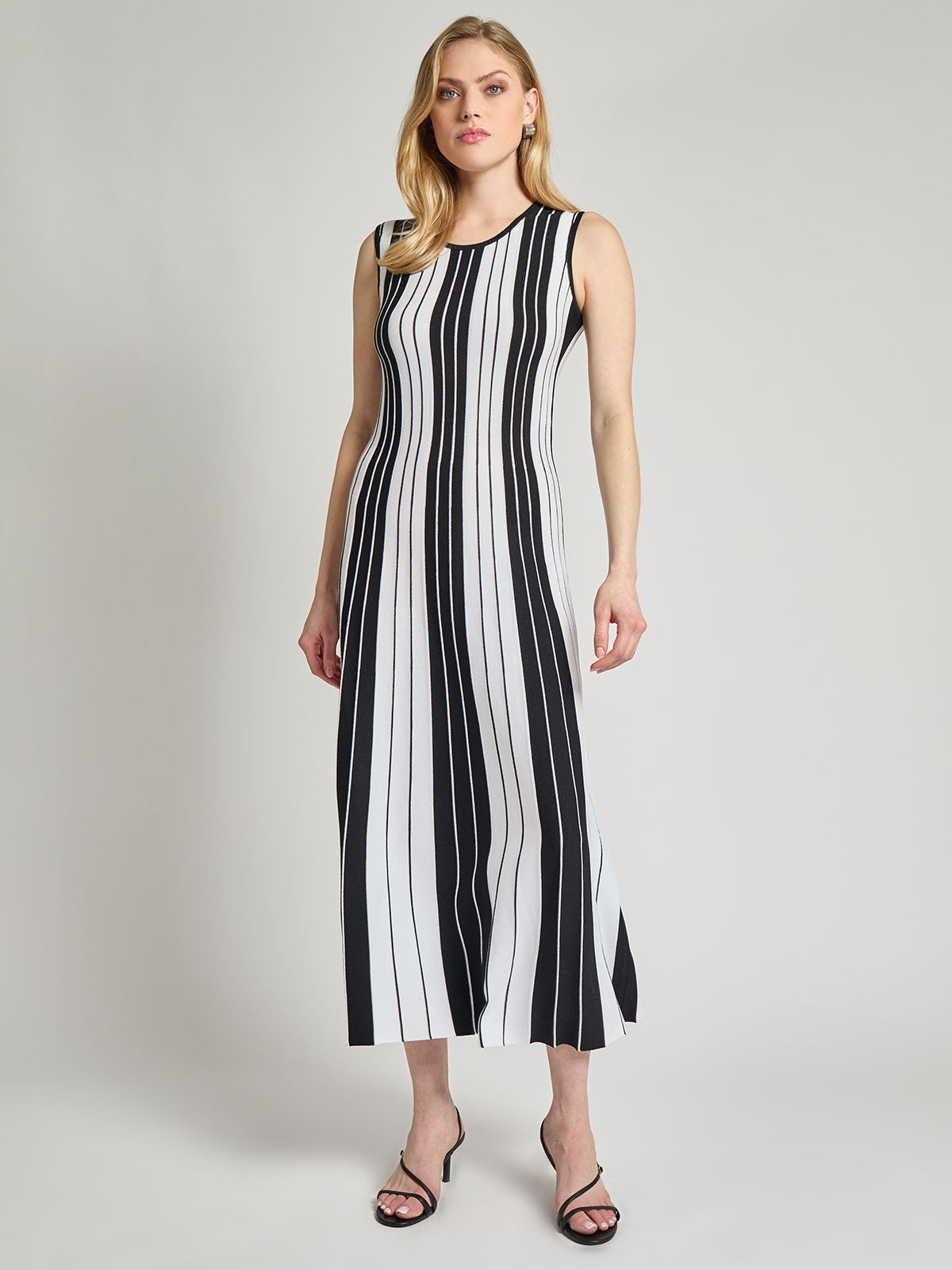 Misook Fit And Flare Striped Maxi Dress - Black/White - XS Misook Fit And Flare Striped Maxi Dress - Black/White - XS