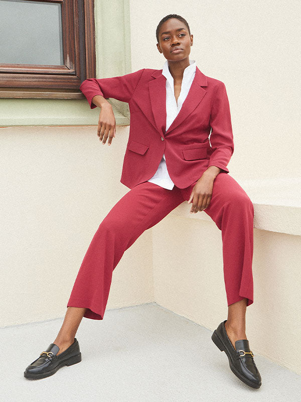 What's the Difference Between Crepe and Crepe de Chine? Explore the Textures and Trends in Fashion