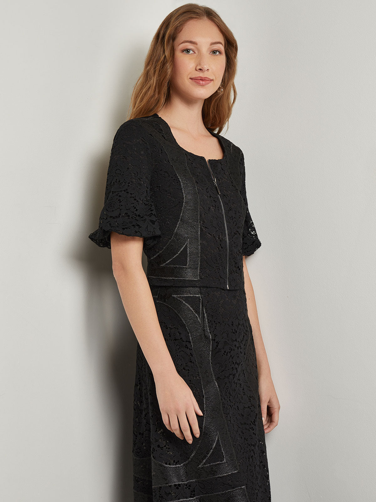 Modern Fit Cropped Textural Woven Blouse