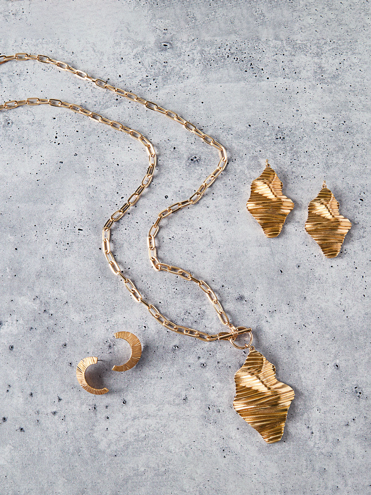 Ripple Textured Warm Gold Necklace